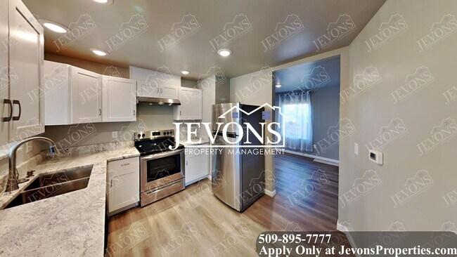 Foto del edificio - Explore this attractive property in Yakima with 3 bedrooms and 1 bathroom