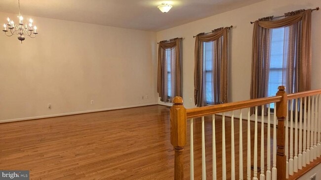 Building Photo - 7007 Courtyard Way