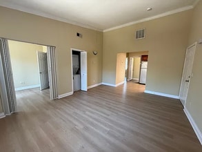 Building Photo - 645 S Mollison Ave