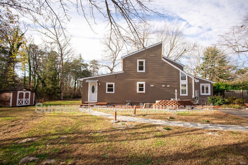 Foto principal - 90 Clubhouse Rd