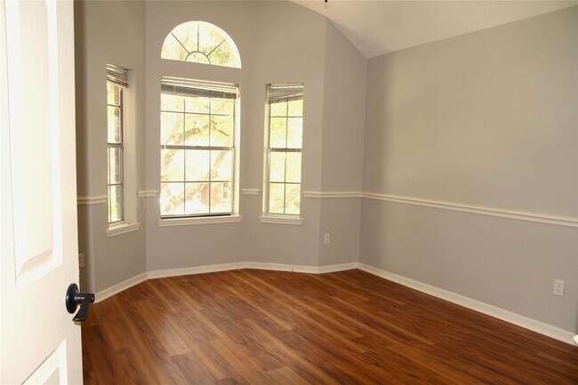 Building Photo - 1235 Deer Ridge Dr