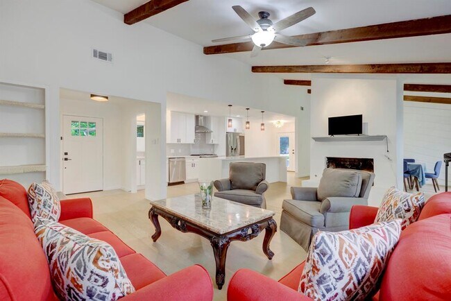 Building Photo - 7404 Danwood Dr