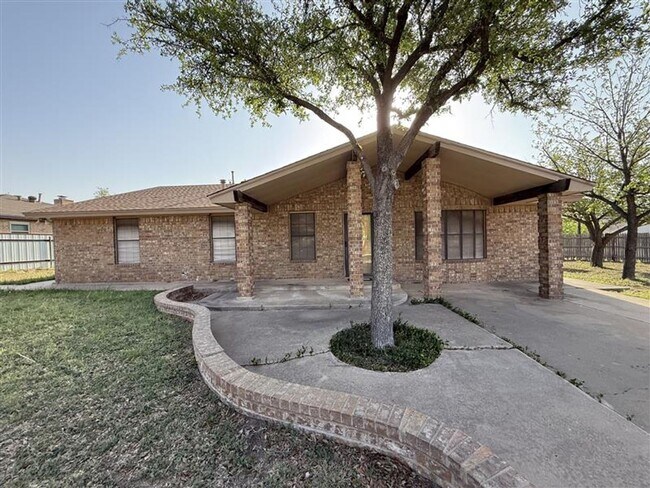 Foto del edificio - Spacious 4 bedroom, 2 bath home AVAILABLE NOW!