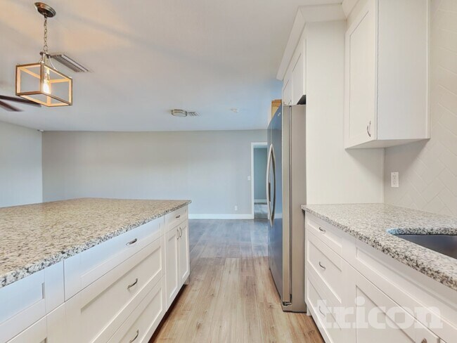 Foto del edificio - 3856 Lake Joyce Dr