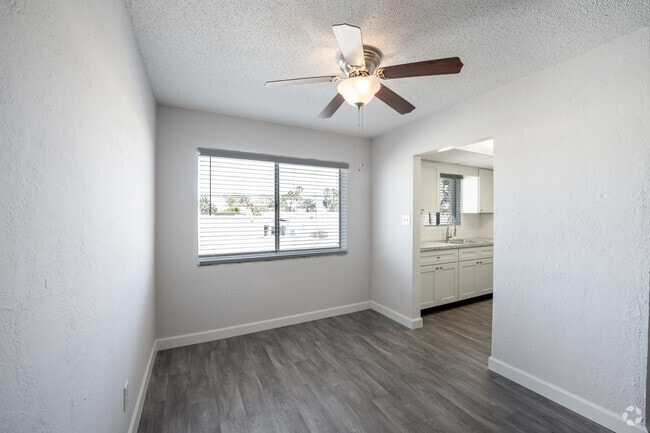 2BR, 1BA - 868SF - Dining Room - Golfview Apartments