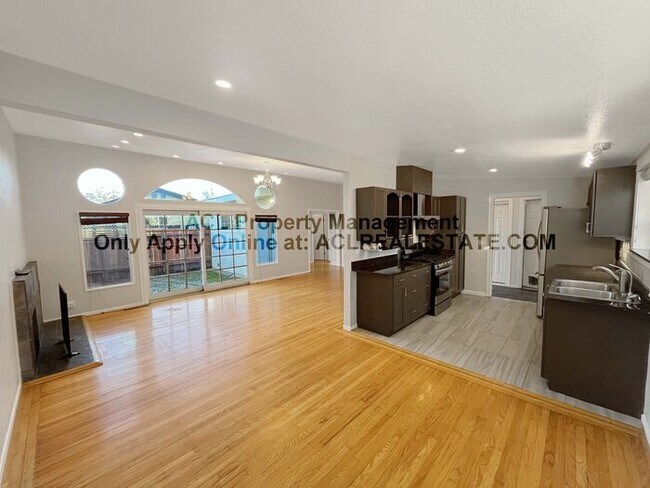Foto del edificio - Beutiful, One Story, Centrally Located Hay...