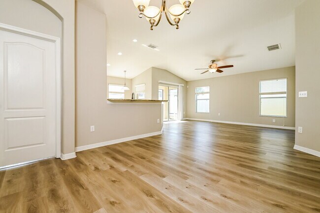 Foto del edificio - 1717 Palm Warbler Ln