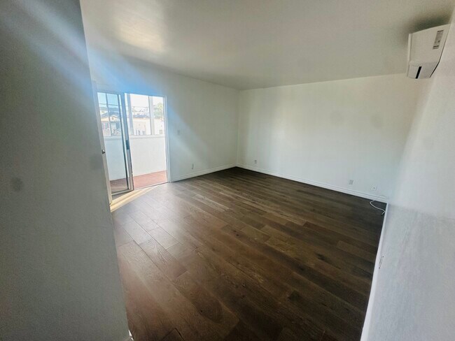 Foto del edificio - 36 Breeze Ave