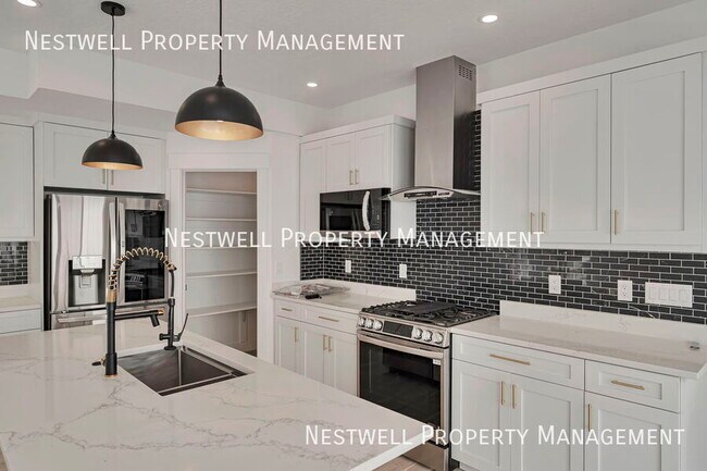 Building Photo - 426 E Redondo Ave