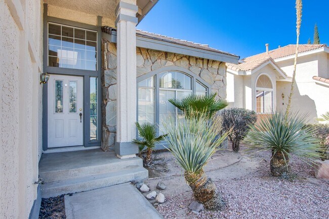 Foto del edificio - Beautiful 3Bed/3Bath cul-de-sac home located  in The Lakes Community with a sparkling pool and spa!