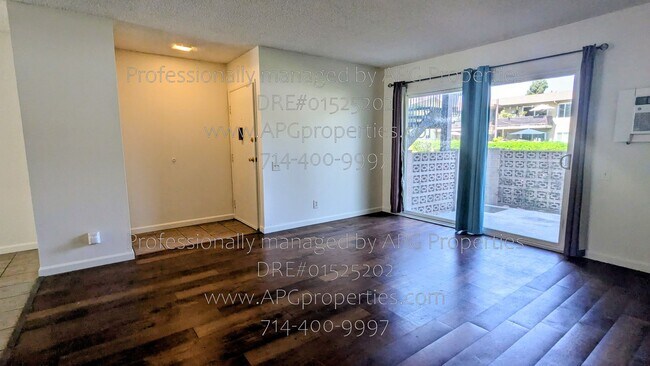 Building Photo - 1850 W Greenleaf Ave