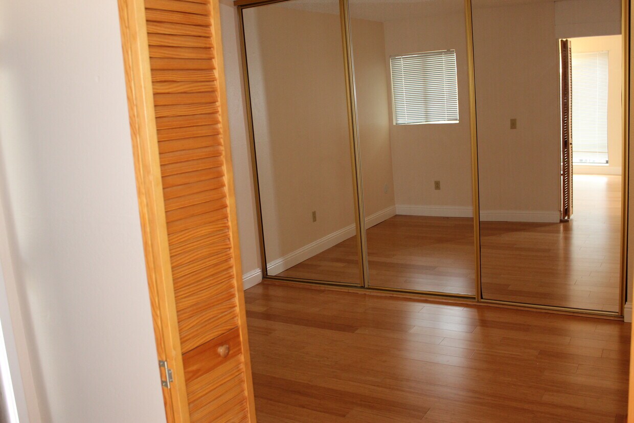 Foto principal - 1586 Sir Francis Drake Blvd