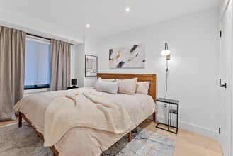 Building Photo - 136 Woodbine Ave