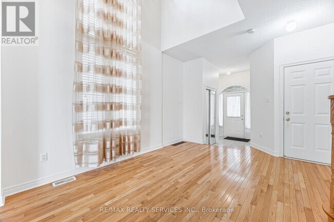 Building Photo - 4 Rocky Point Crescent