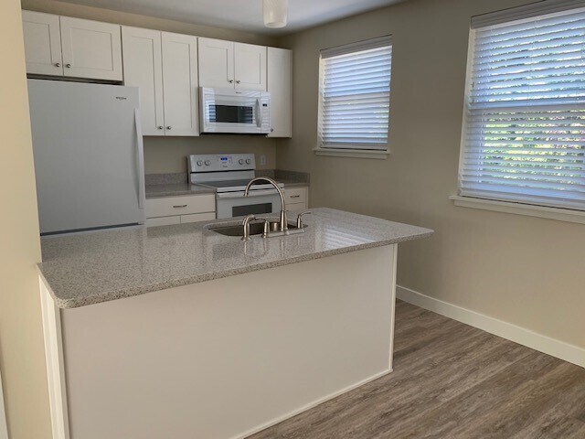 kitchen - 412 S College St