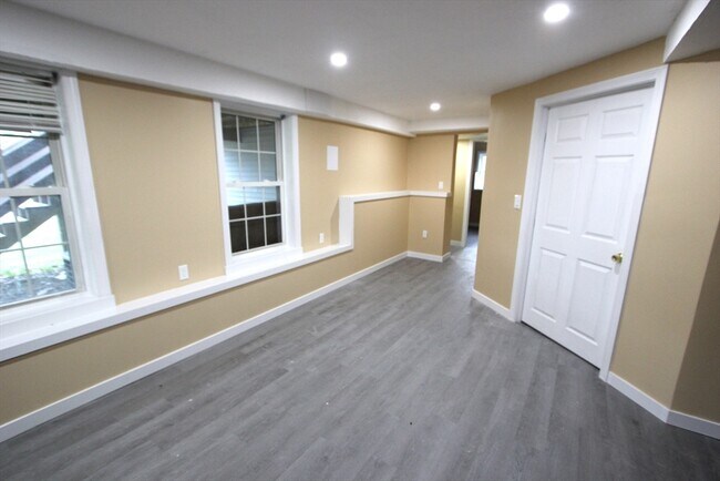 Foto del edificio - 322 Blackstone St