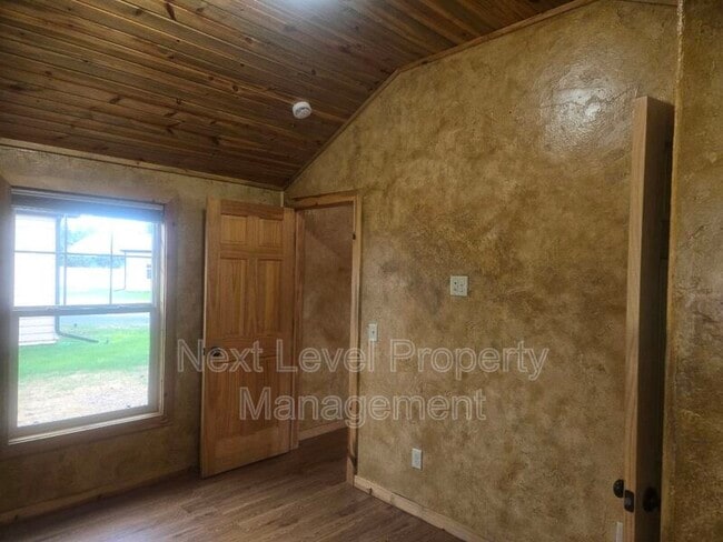 Building Photo - 111 E Cottonwood Dr