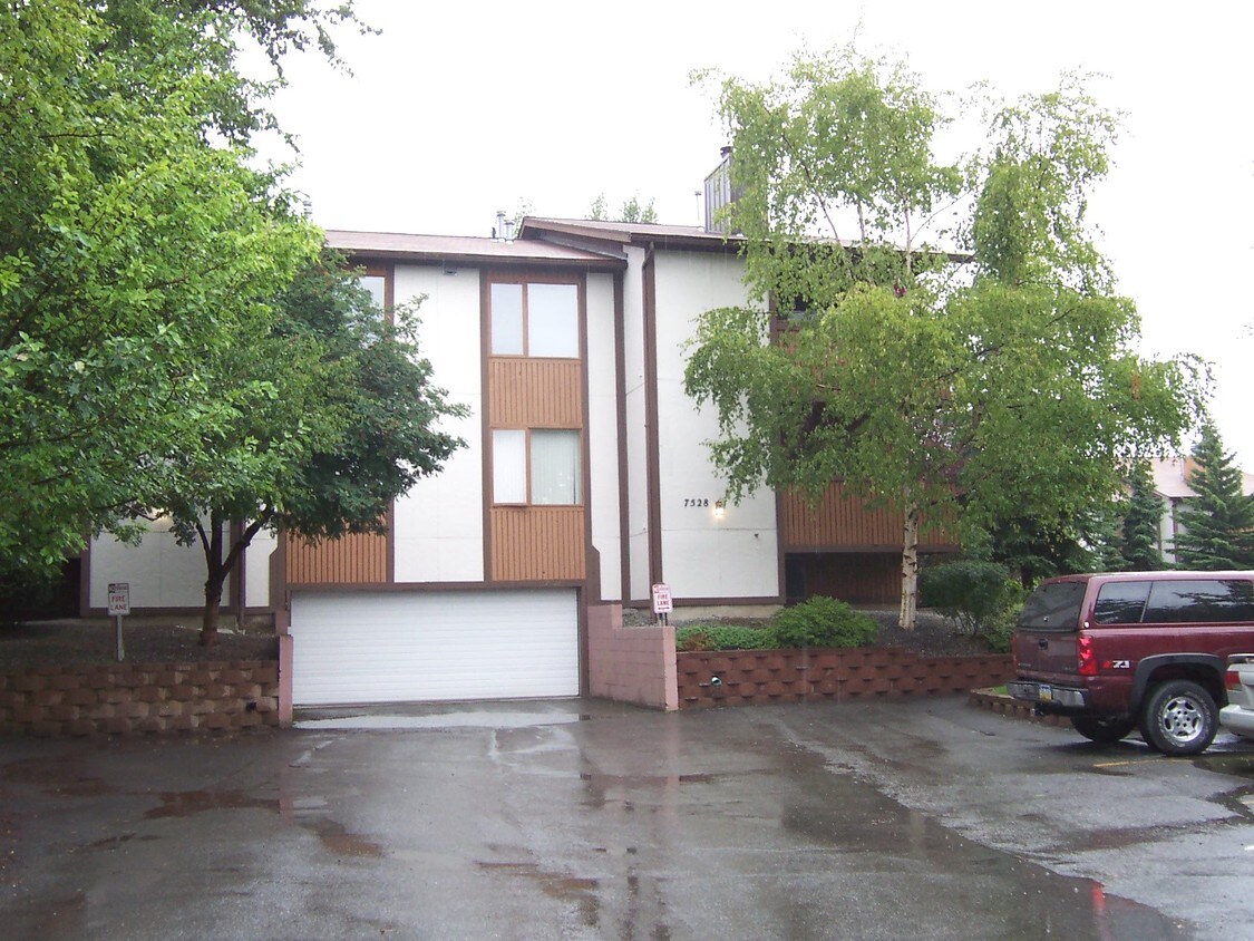 Primary Photo - 7530 Foxridge Way