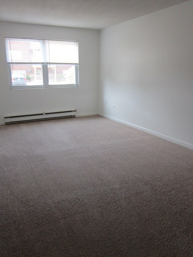 Lonvale Gardens Rentals Amesbury, MA