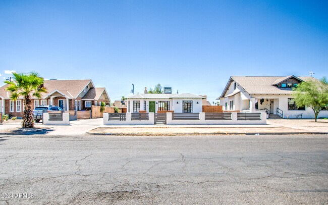 Foto del edificio - 322 N 17th Dr