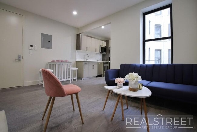 Building Photo - Stunning 1 Bed Near Prospect Park