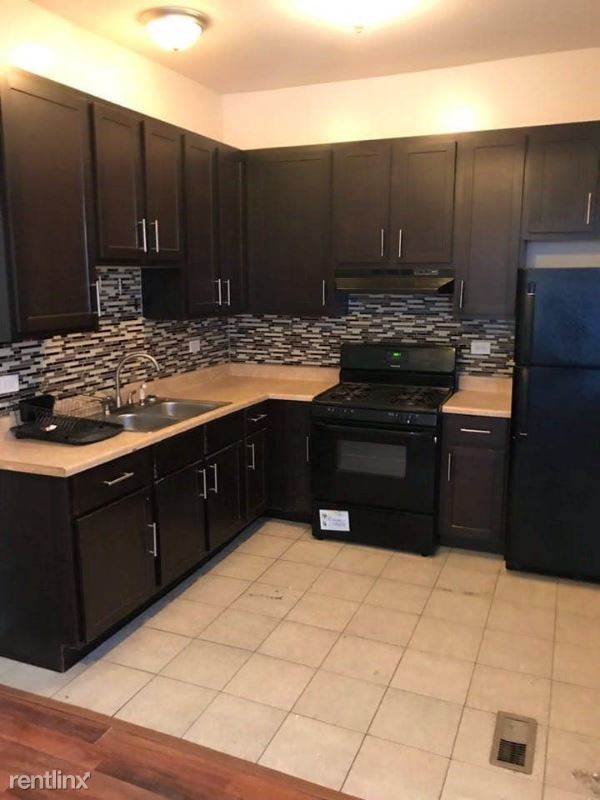 Primary Photo - 3 br, 1 bath Apartment - 1520 E 71st St