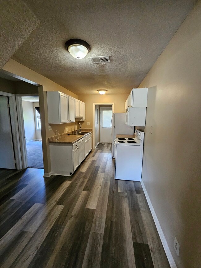 Kitchen - 755 Burcale Rd