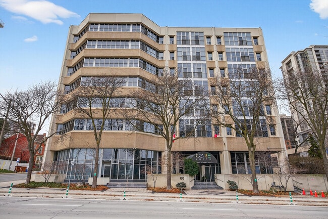 Building Photo - 66 Bay St S