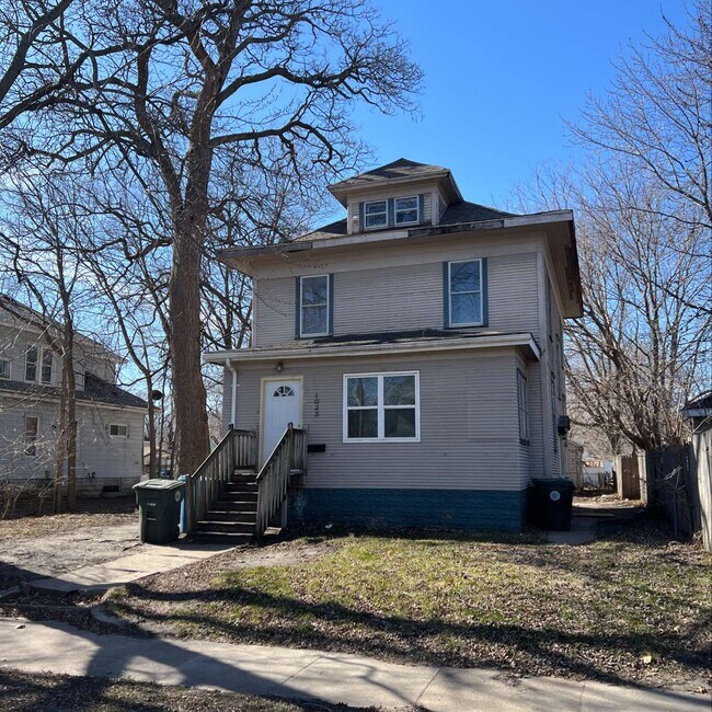Building Photo - 1025 Logan Ave