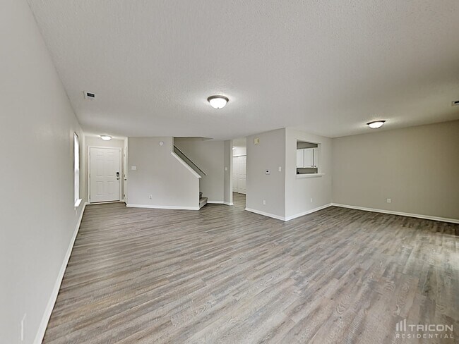 Foto del edificio - 4473 Redcliff N Ln