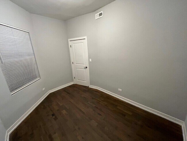 Foto del edificio - 2750 W Cermak Rd