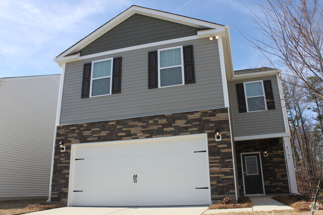 Building Photo - Room in House on Clairwood Dr