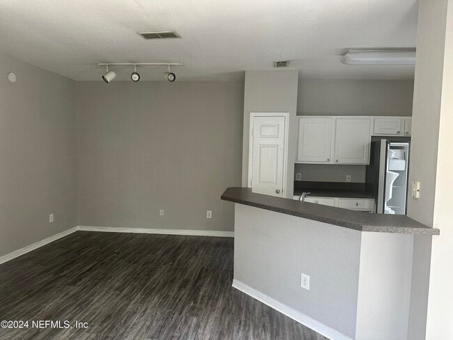 Building Photo - 13703 Richmond Park Dr N