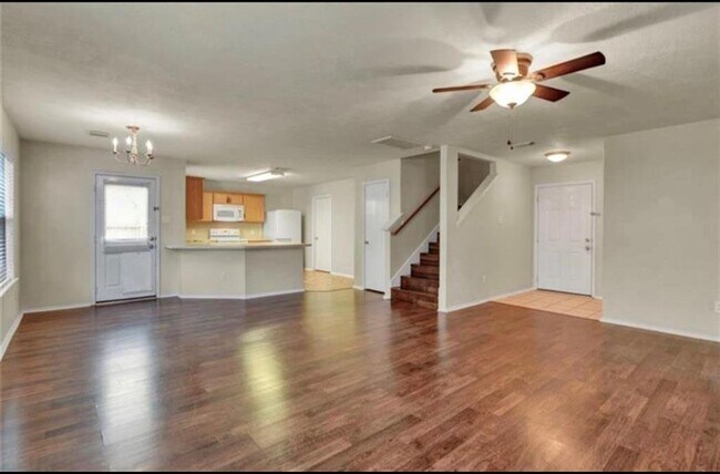 Building Photo - 30 Thicket Grove Pl