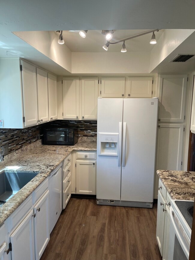 Building Photo - 6533 N 7th Ave