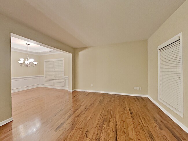 Building Photo - 537 Crestmont Lane