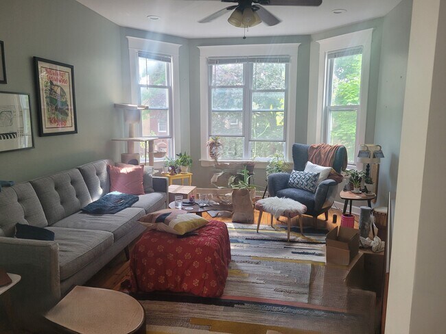 Foto del edificio - 4717 N Artesian Ave