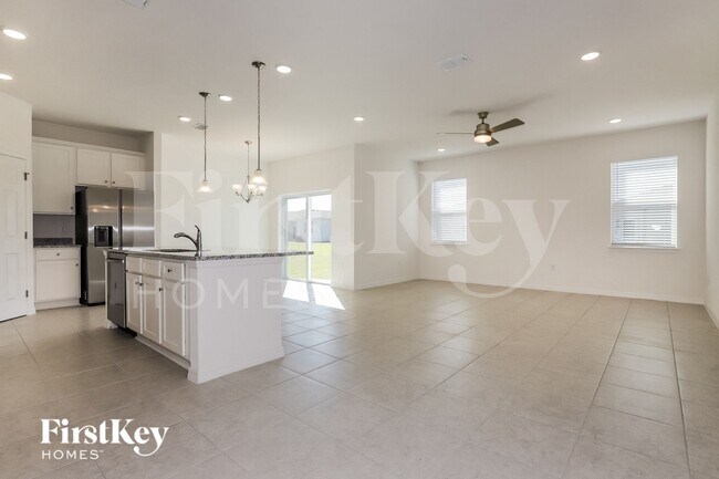 Foto del edificio - 422 Reina Wy