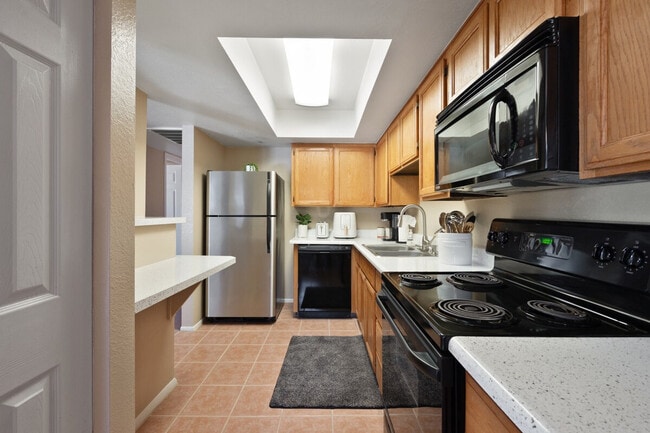 Building Photo - 1310 S Pima