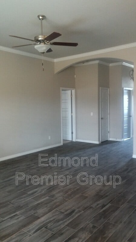 Foto del edificio - 18424 Camborne Ave