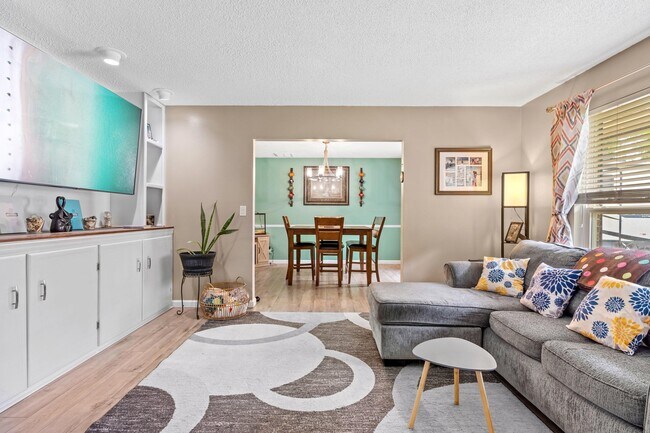 Foto del edificio - 2442 Duncan Dr