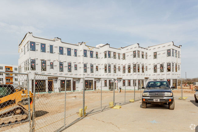 Building Photo - Alloy