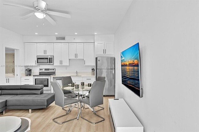 Building Photo - 940 Michigan Ave