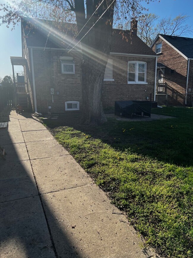 18027 Oakwood Ave, Lansing, IL 60438 House Rental in Lansing, IL