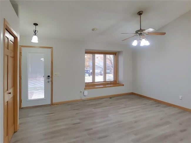 Building Photo - 2661 Oak Ridge Dr