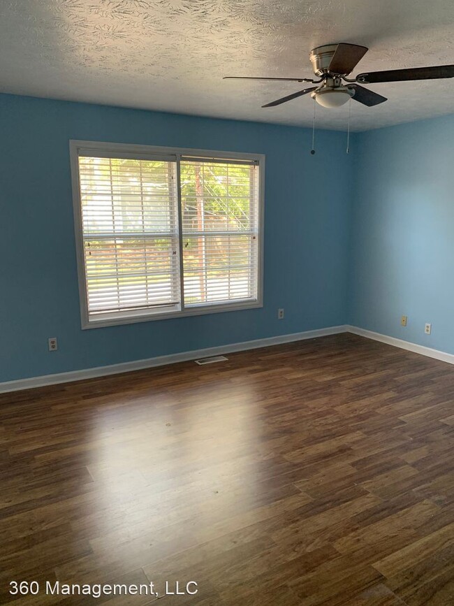 Building Photo - 3 br, 2.5 bath House - 1102 Chinook St