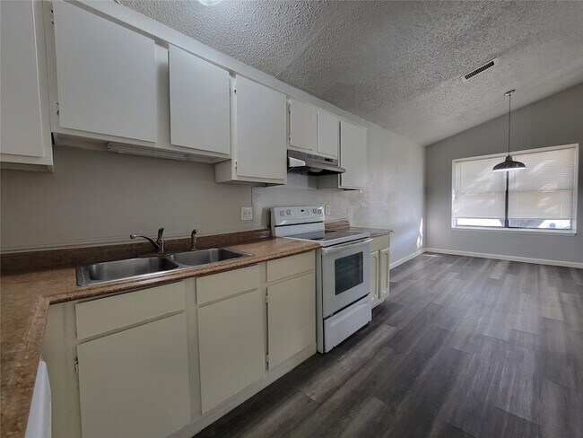 Building Photo - 10315 Limestone Dr