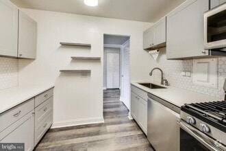 Building Photo - 5340 Holmes Run Pkwy