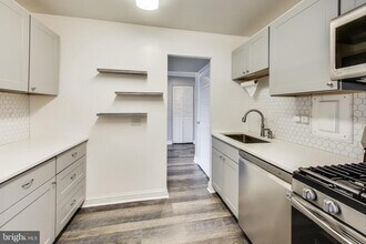 Building Photo - 5340 Holmes Run Pkwy