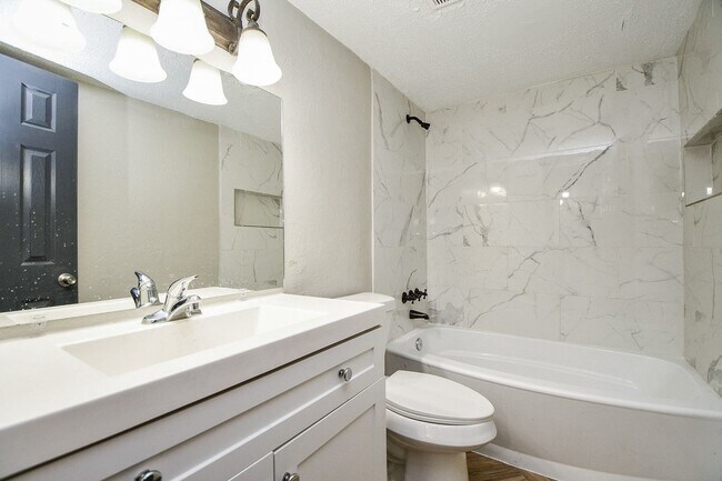 Foto del edificio - 7906 Prestwood Dr